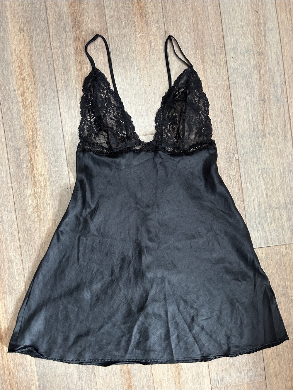 VS Silk Black Lace-Trim Chest Chemise slip with side slit Women’s Intimates sz S